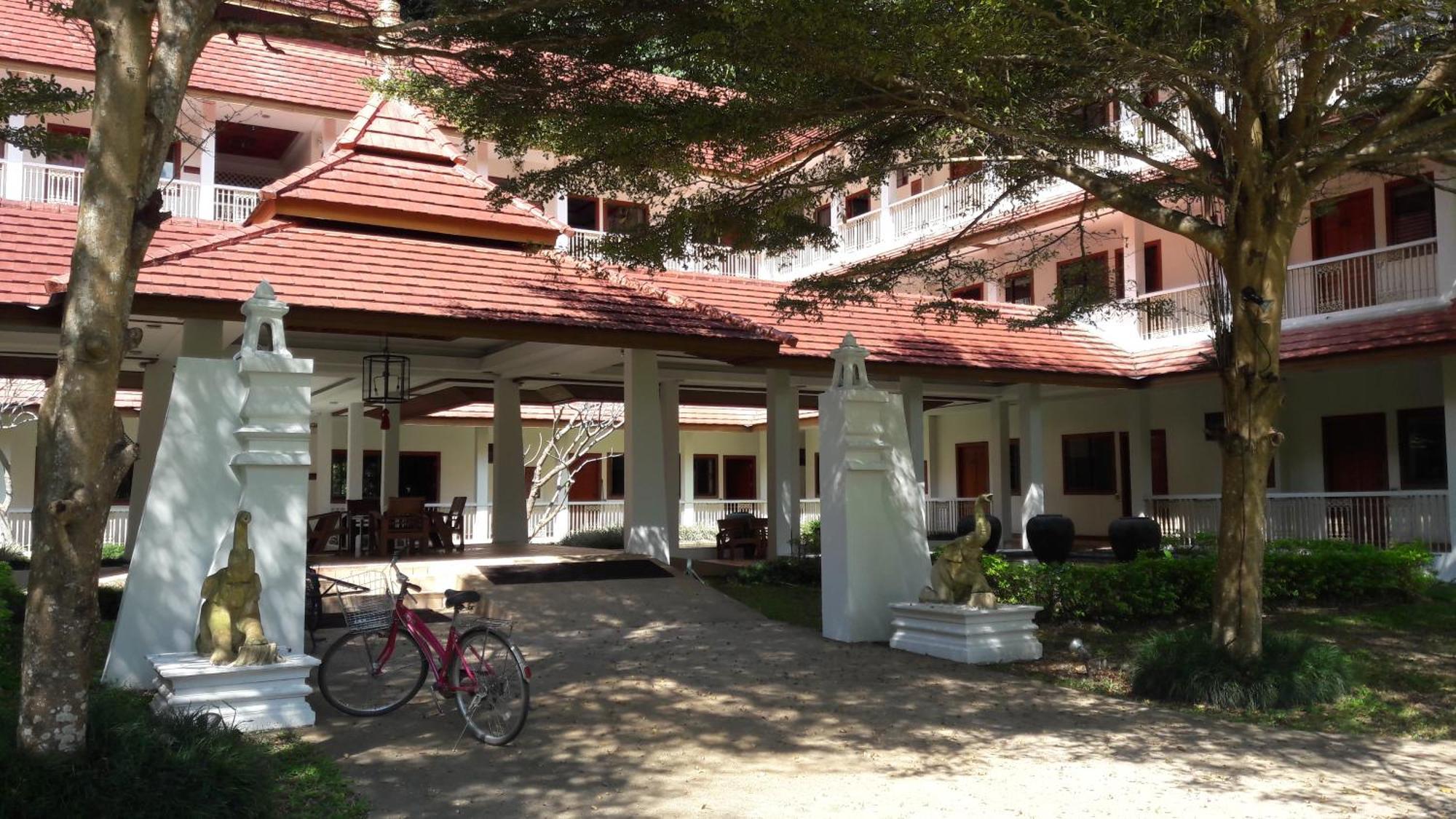 Suan Bua Hotel & Resort Ban Pong  Ngoại thất bức ảnh