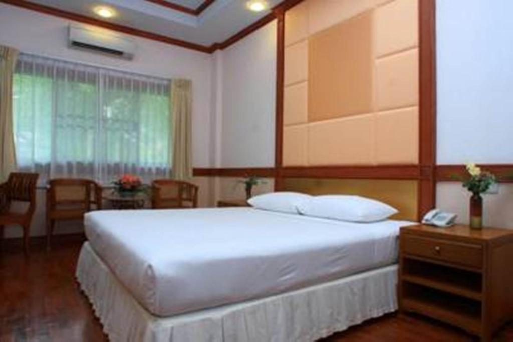 Suan Bua Hotel & Resort Ban Pong  Phòng bức ảnh
